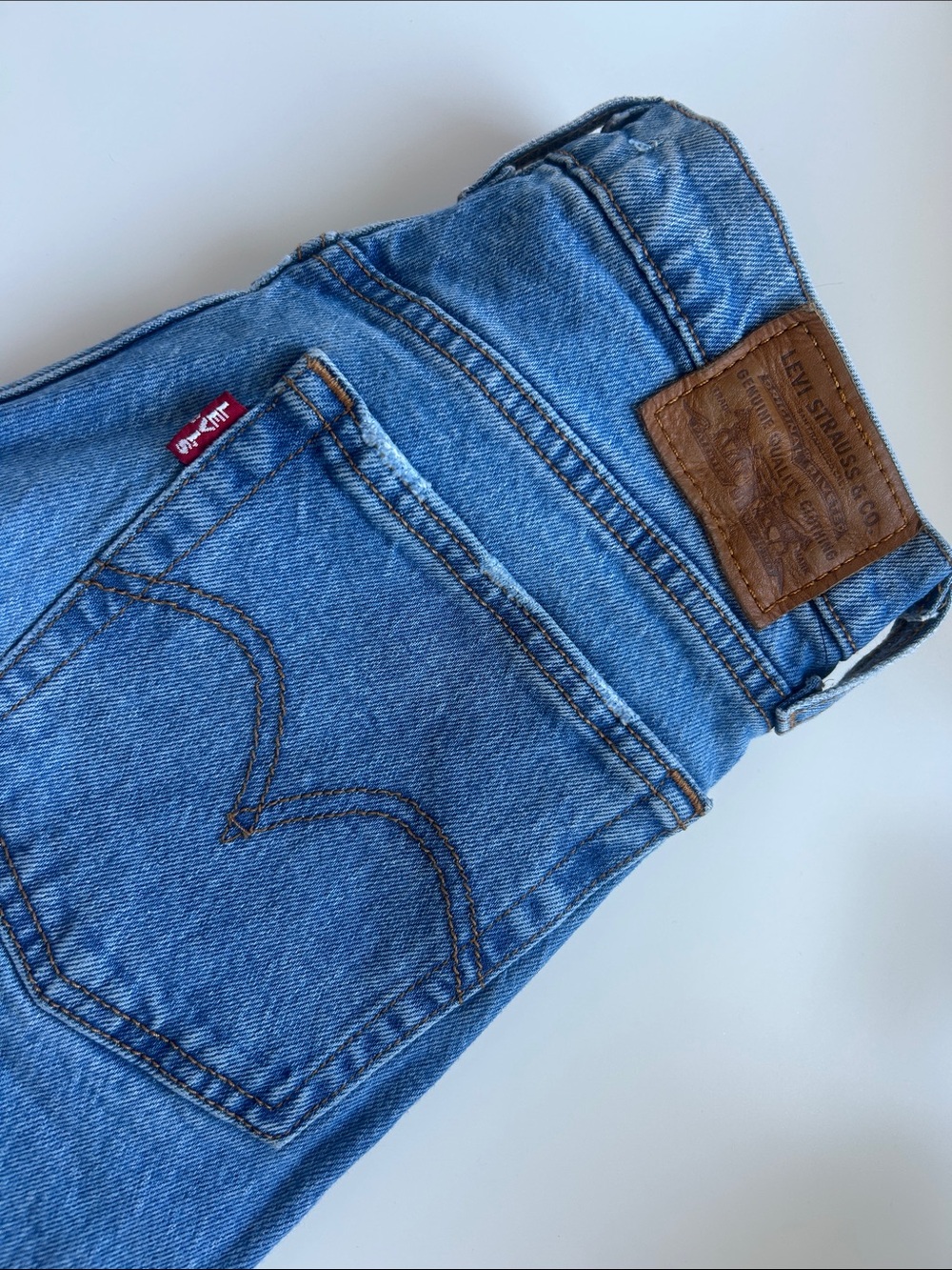 Levi's Women's Straight Jeans in Medium Blue - Picture 3 of 4
